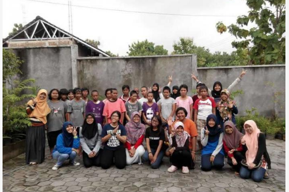 Persahabatan dengan temannya yang gila