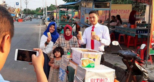 Penjual mi lidi viral