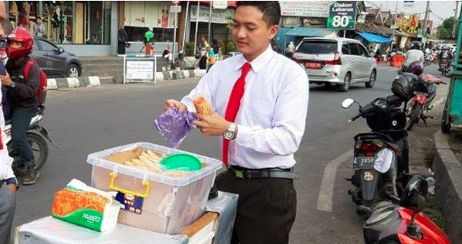Penjual mi lidi viral