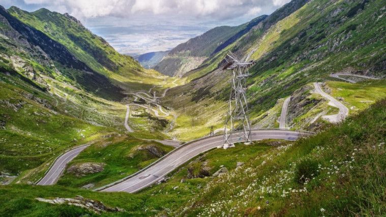 The world's most extreme roads