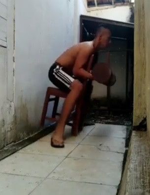 akhirnya jatuh tersungkur