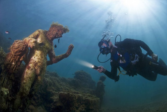 Diving di reruntuhan kota Baia