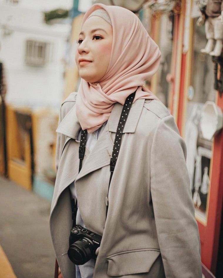 Tutorial Hijab Segi Empat Menutup Dada Ala Ria Ricis
