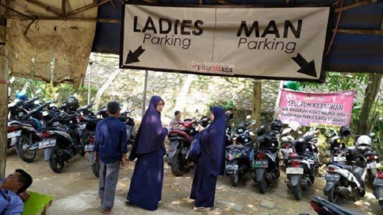 pemisahan parkiran