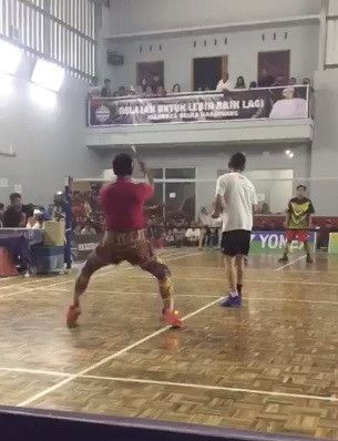 tampilkan gaya kocak bikin penonton terhibur