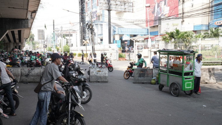 Teror Misterius Pelemparan Plastik Berisi Kotoran Manusia, Belum Juga Terungkap