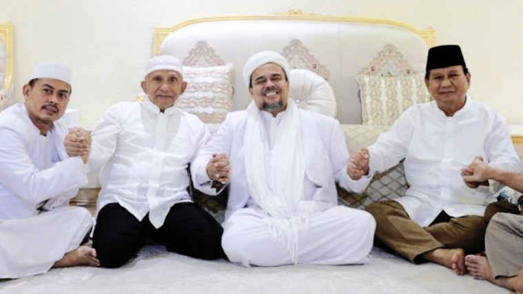 Ngabalin Tanggapi Rencana Penggalangan Dana Umat Untuk Rizieq