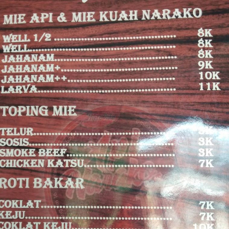 Menu makanan di warung Mie Narako
