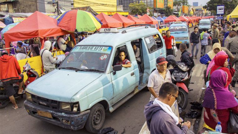 Atasi Polusi  Jakarta Anies Larang Kendaraan  Usia 10 Tahun