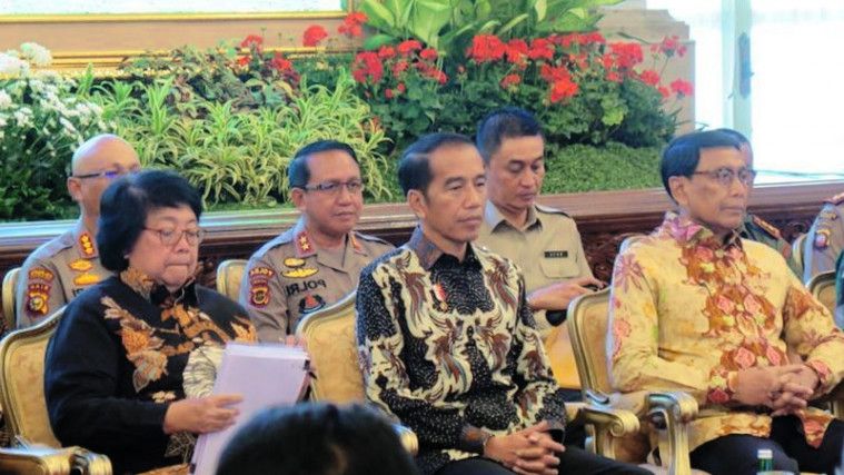 Marah, Jokowi Ancam Copot Pangdam dan Kapolda Jika Tak Atasi Kebakaran Hutan