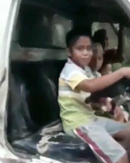 bocah kendarai mobil beneran
