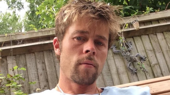 Tampilan sederhana Nathan, Cowok Mirip Brad Pitt