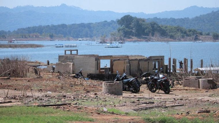 Waduk Jatigede Mengering, Desa Yang Dulu Hilang Muncul Kembali