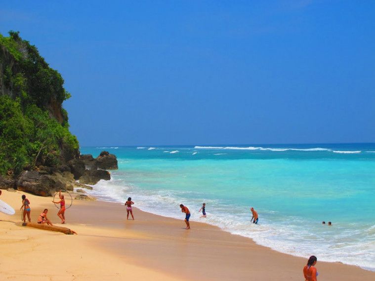 Daftar Pantai  Terindah di  Indonesia  yang Wajib Kamu Kunjungi