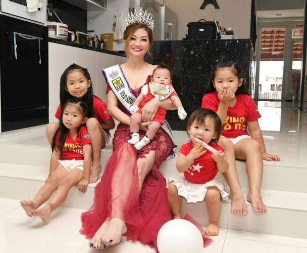 Nenek cantik menang kontes