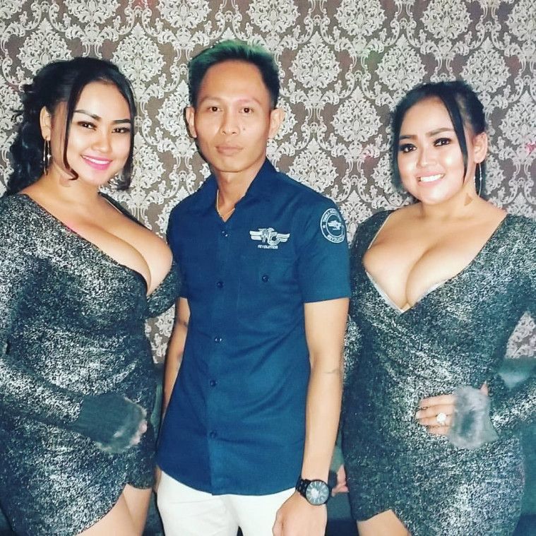 Foto-Foto Seksi Duo Semangka Yang Dinilai Sangat Vulgar KPAI.