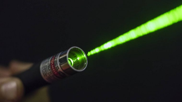 efek laser pointer untuk mata