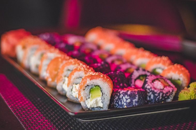 etika memakan sushi takeaway