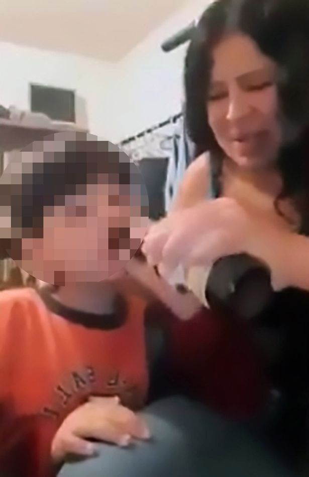 Miris! Seorang Ibu Ajari Anak Balitanya Merokok dan  Minum Bir