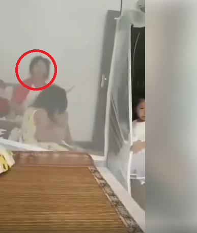 Miris! Ibu Hajar Anak, Ayah Malah Asik Rekam Adegan