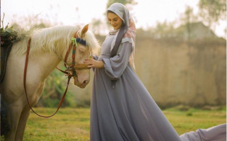 Foto kehamilan Irish Bella