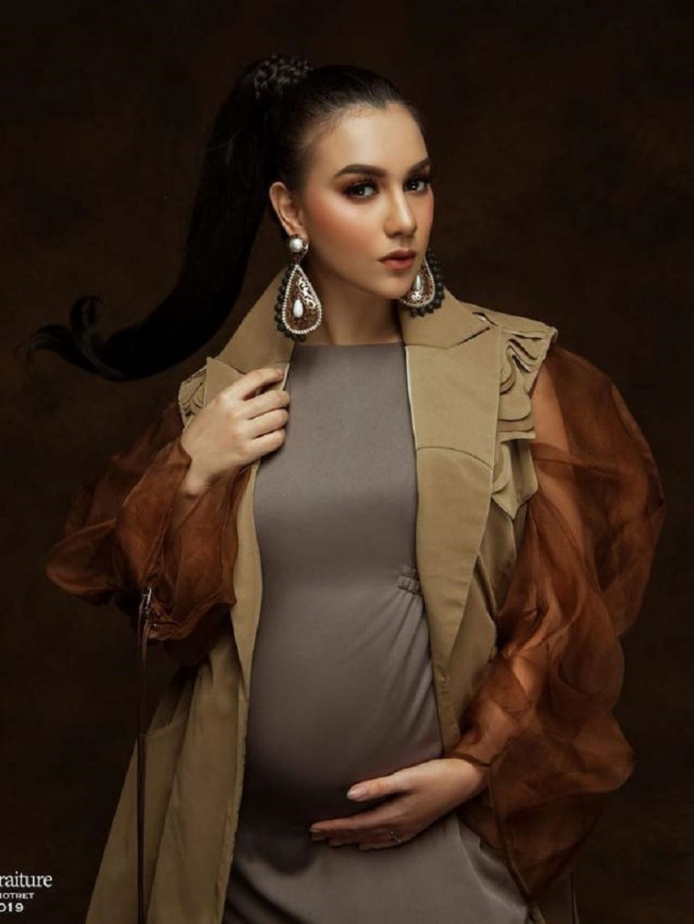 Foto kehamilan Irish Bella