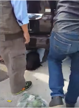 Salah seorang korban yang terjepit
