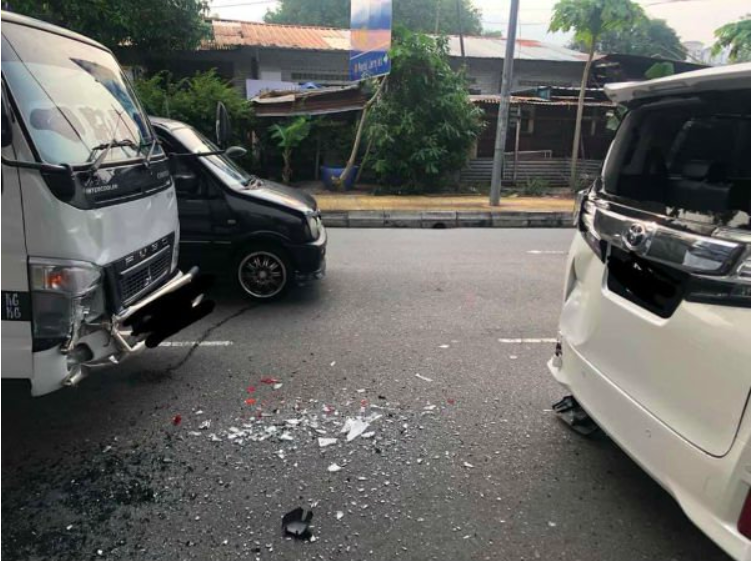 Mobil Yang Terlibat Tabrakan