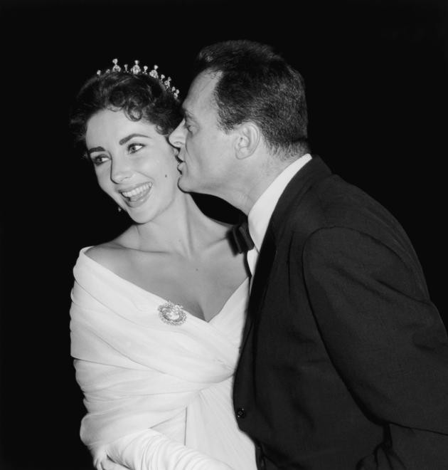 menikah dengan Mike Todd tahun 1957