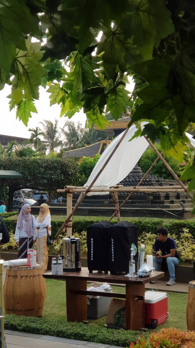penampakan both starbucks