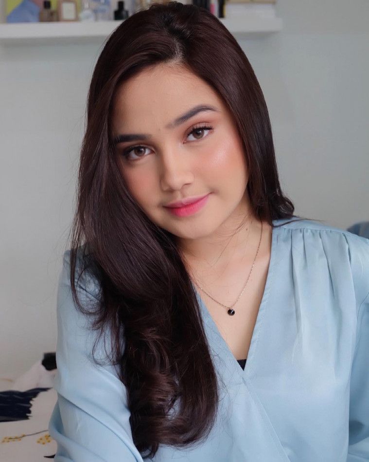 Cinta Laura dan Agnes Monica