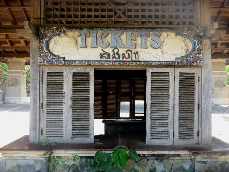 5 Tempat Terbengkalai Ini Artistik Tapi Nyeremin!