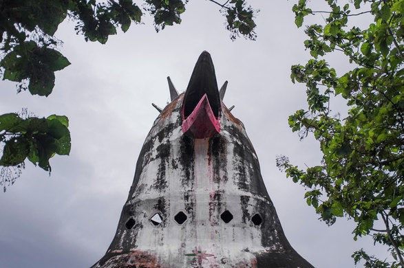 5 Tempat Terbengkalai Ini Artistik Tapi Nyeremin!