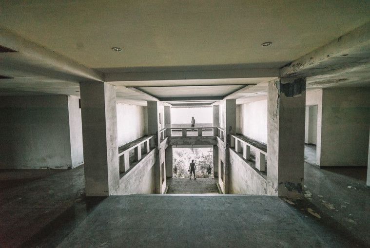 5 Tempat Terbengkalai Ini Artistik Tapi Nyeremin!