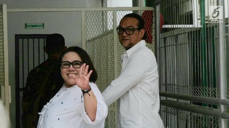 Persidangan Nunung dan suami