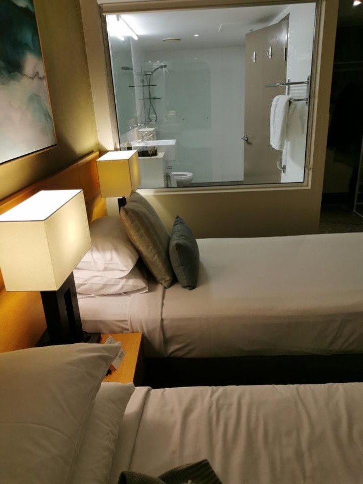 desain hotel absurd