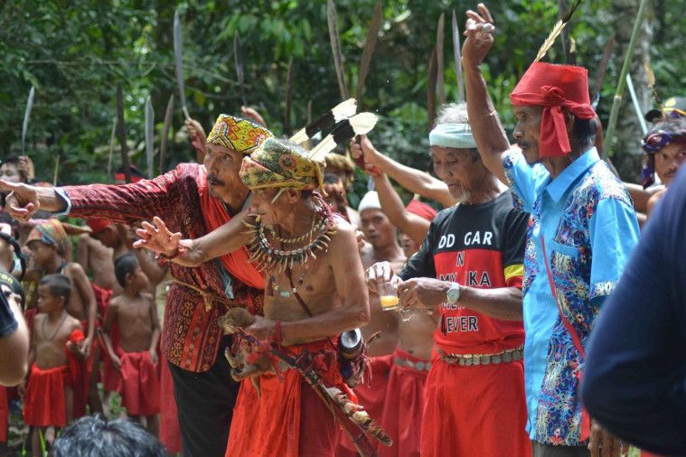 Sesembahan Suku Dayak Bidayuh Di Ritual Pencucian Tengkorak!