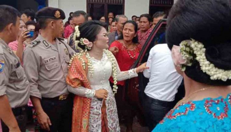 Mempelai perempuan, Rina Boru Nasution