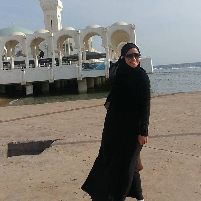 ootd hijab artis umroh