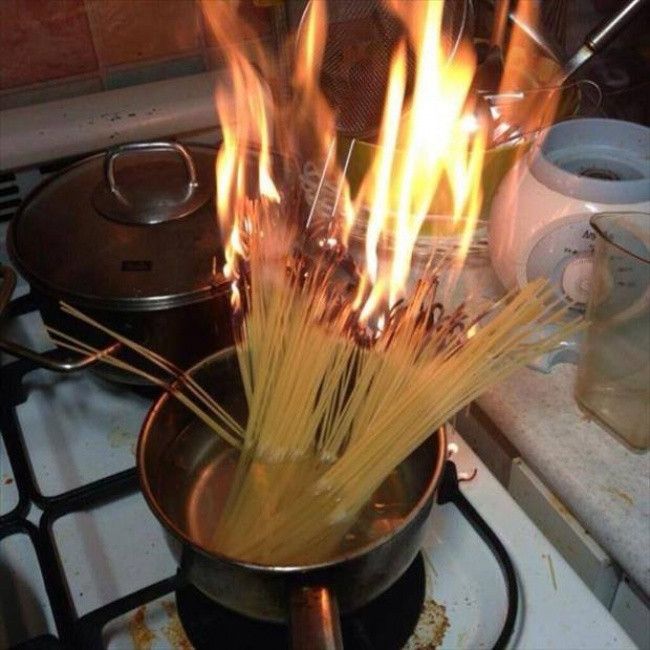 foto kocak saat memasak