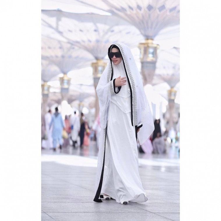 ootd hijab artis umroh