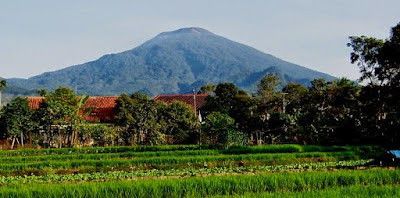 Gunung angker di Jawa