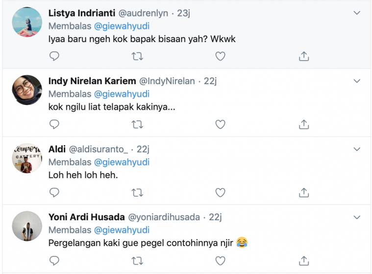 Cara duduk Jokowi yang terbilang unik