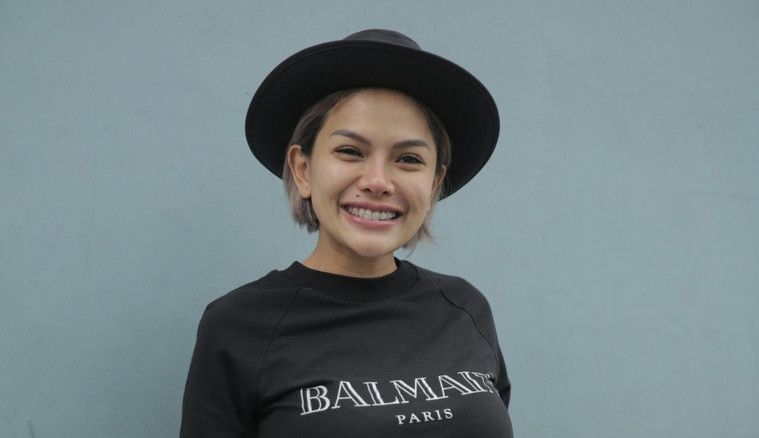 Nikita Mirzani Pamer Duit Rp300 juta di Kasur Anak