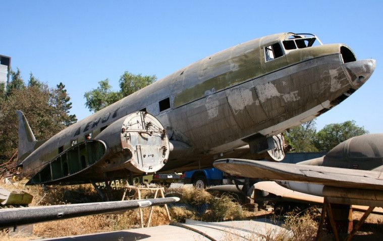 Pesawat Douglas DC-3