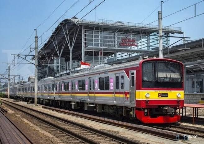 Orang yang Sepatunya Hilang di KRL