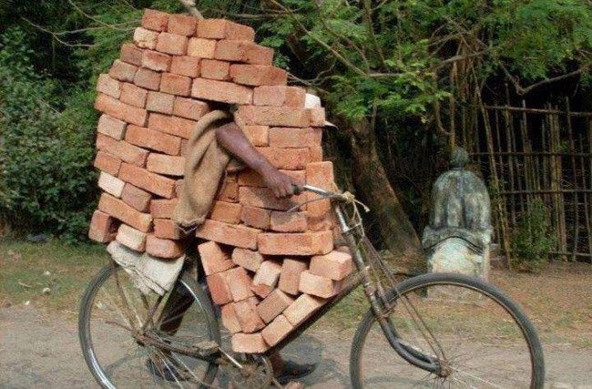 12 Cara Mengantar Barang Paling Absurd Bikin Gak Percaya