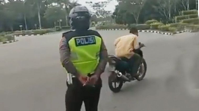 Viral Pemotor Kabur Tinggalkan Istri Saat Akan Ditilang Polisi