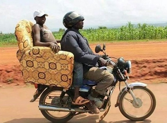 12 Cara Mengantar Barang Paling Absurd Bikin Gak Percaya