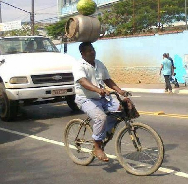12 Cara Mengantar Barang Paling Absurd Bikin Gak Percaya